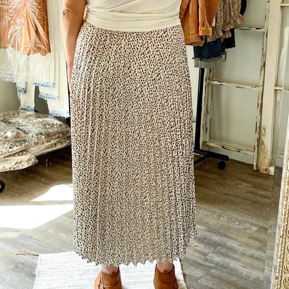 Cream Pleated Skirt - Picture 2 of 4